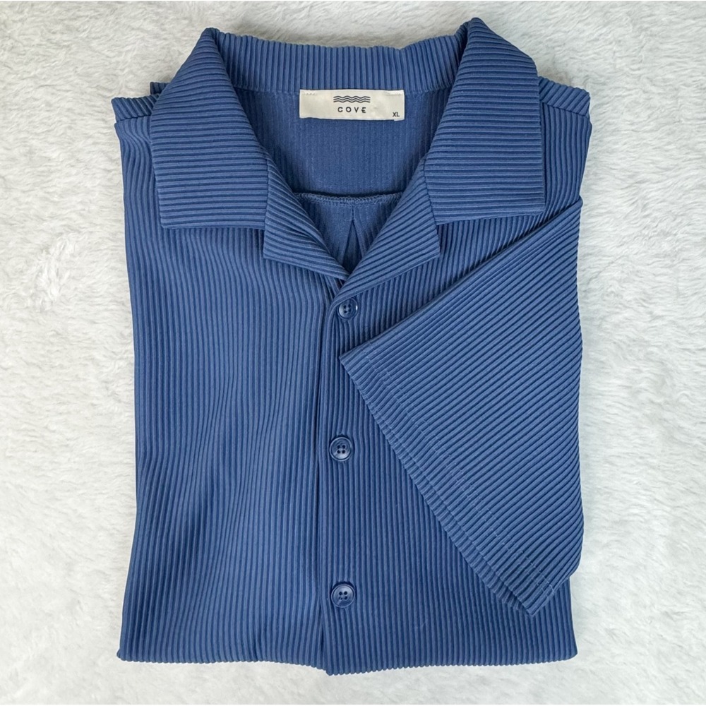 COVE Mens XL Blue Plisse Ribbed Camp Collar Shirt Pleated Button Up Stretch EUC